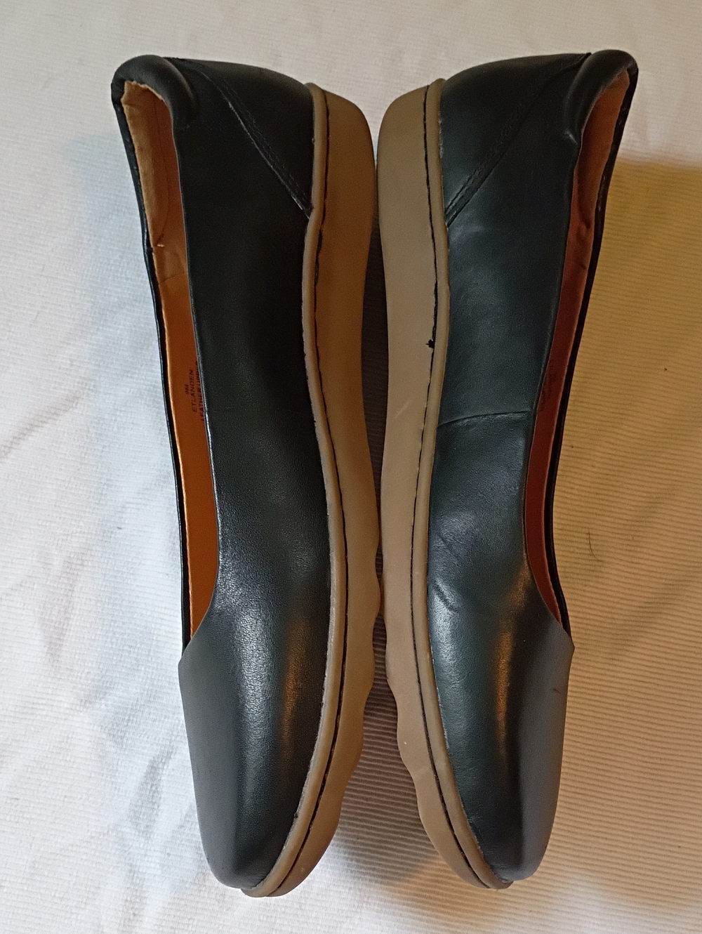 New Earth Landen Black Leather Women's Slip-On Flats - Picture 2 of 7